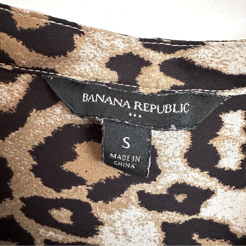 Banana Republic Elegant Blouse in Classic Cheetah Print Size Small - Picture 3 of 11